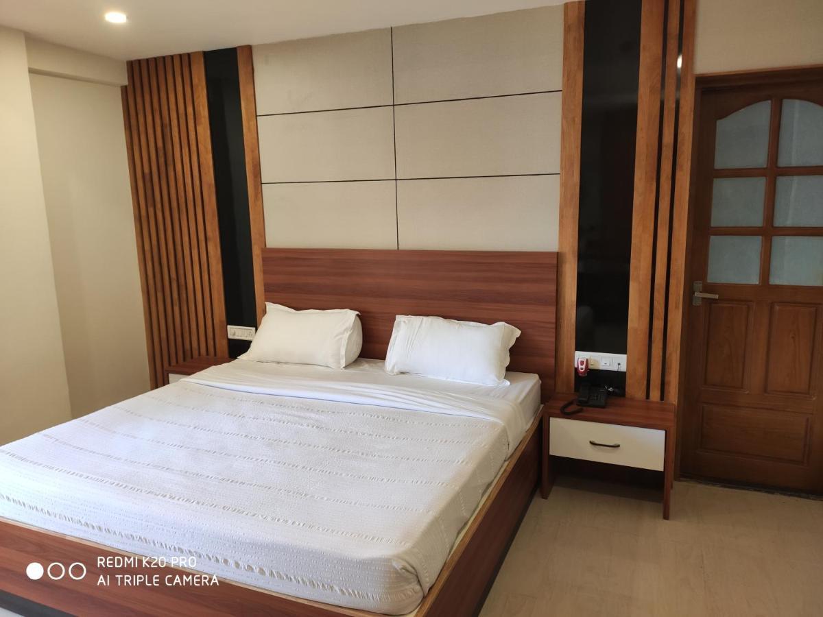 Hotel Sree Gokulam Apartments Guruvayur Ngoại thất bức ảnh