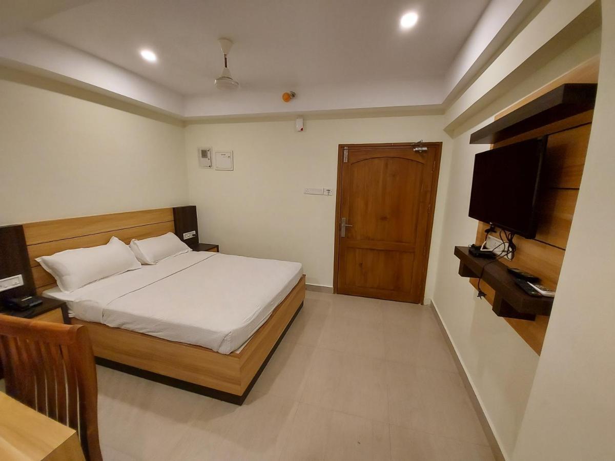Hotel Sree Gokulam Apartments Guruvayur Ngoại thất bức ảnh